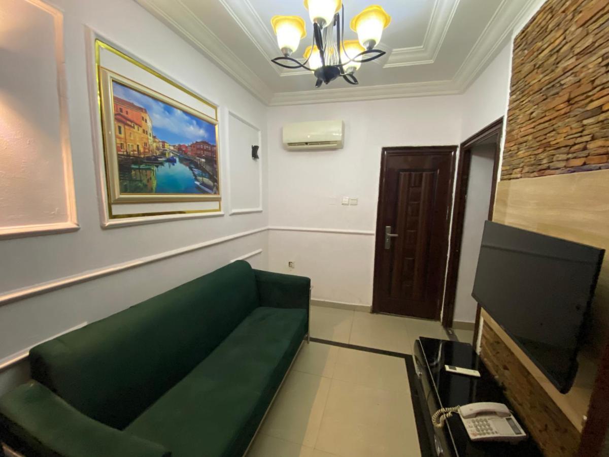 Palazzo Apartments Икеджа Екстериор снимка